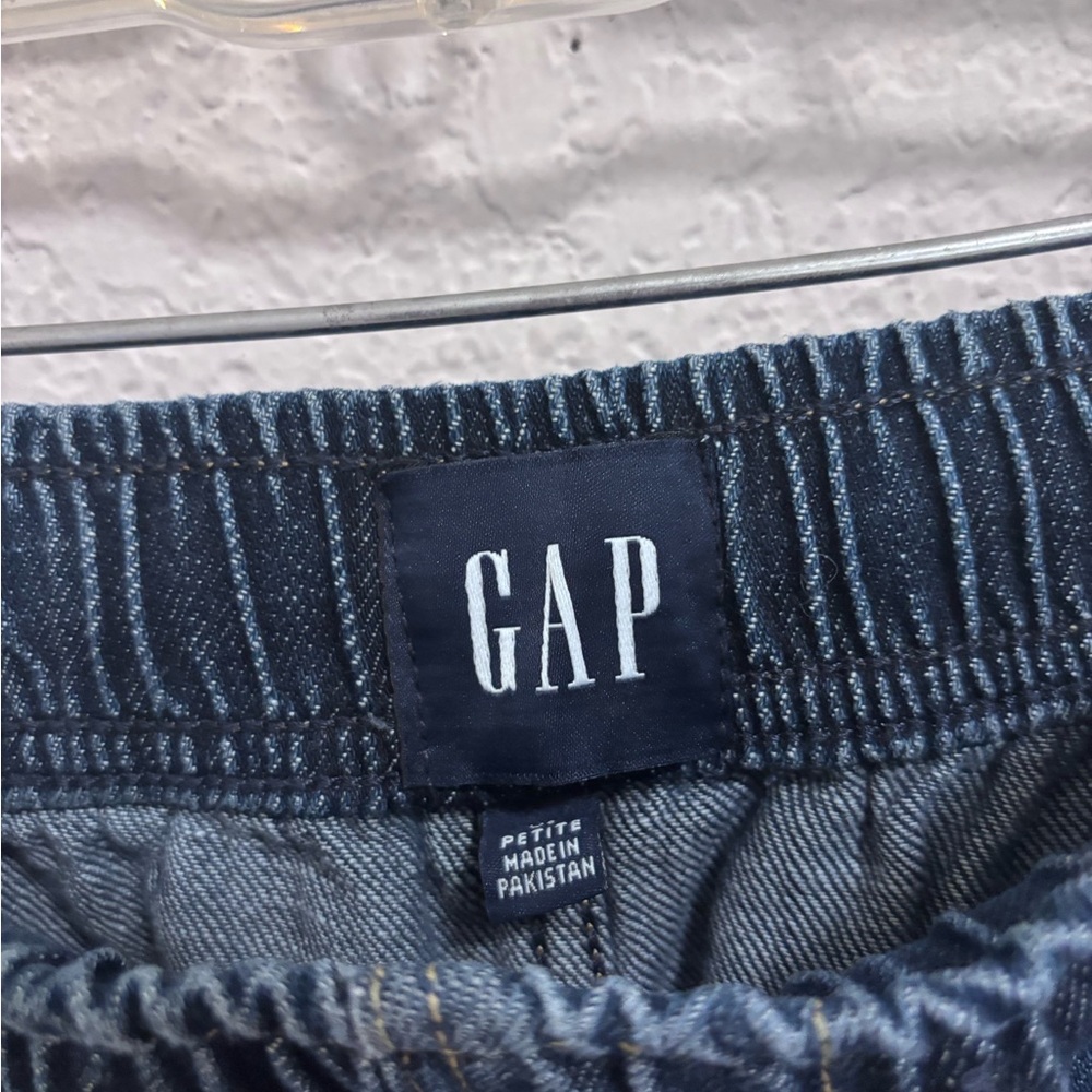 GAP Mid Rise Easy Horseshoe Jeans - Picture 5 of 10